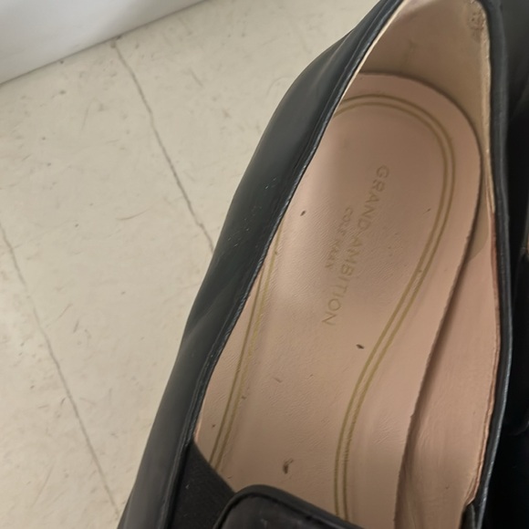 Cole Haan loafer flats. Wore just a handful of times. Really comfortable - Picture 4 of 4